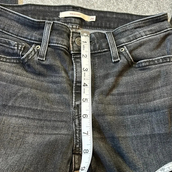Levi's 711 Skinny  in Washed Black, Size 26. Great Leg Detail! - Picture 11 of 11